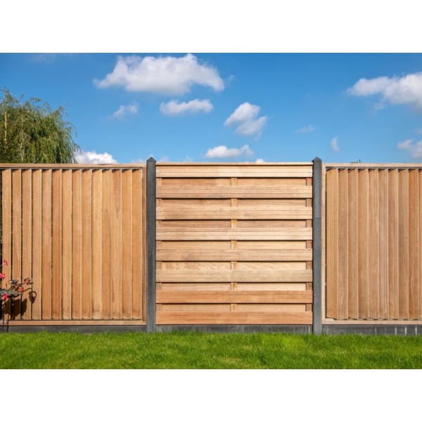 flex fence met hardhouten schutting