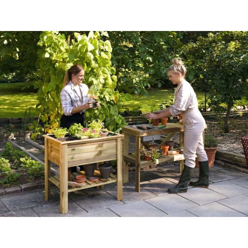 moestuintafel met plastic bakken