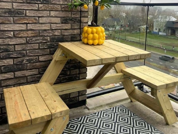 Balkon - muur picknicktafel