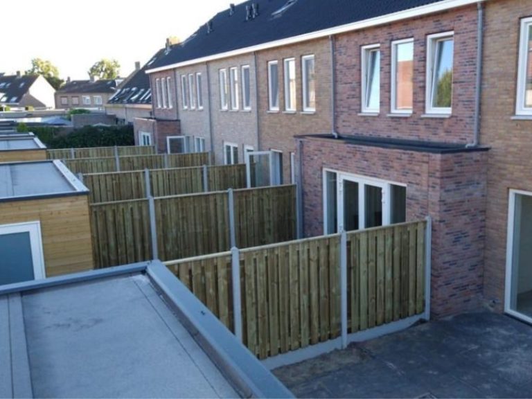 nieuwbouw schutting - tuinscherm 21-planks geimpregneerd met wit/grijs beton