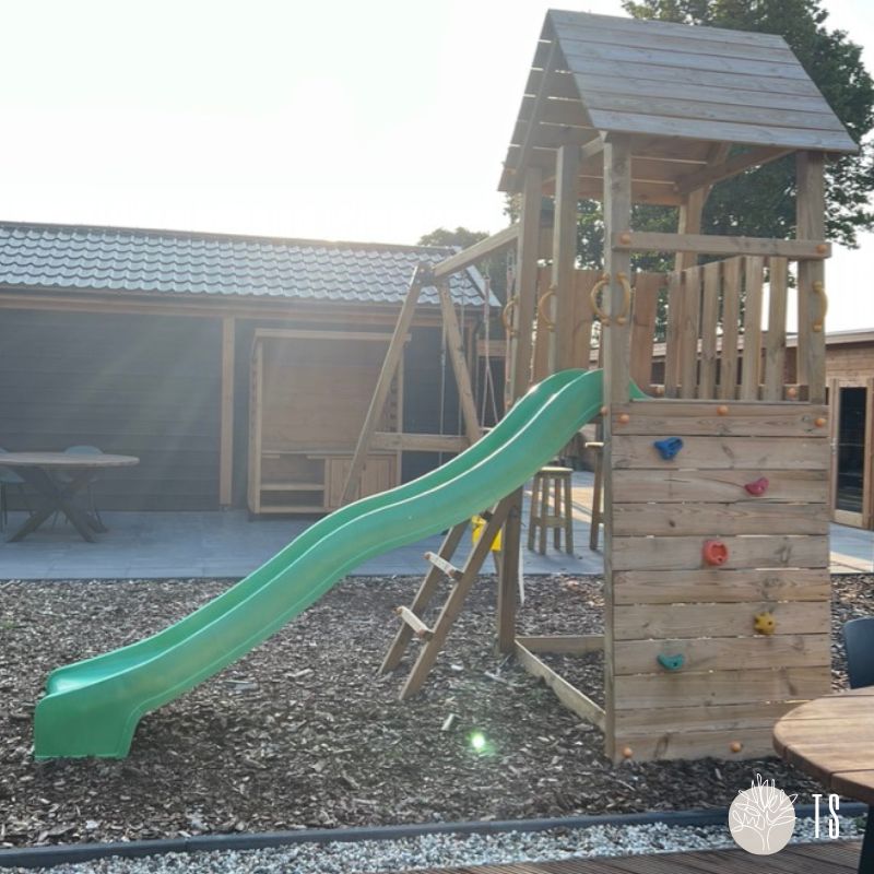 Showtuin Heerle (Roosendaal): De Tuinhoutspecialist - Barts Interieur en Buitenleven 14 houten speeltoestel met klimwand