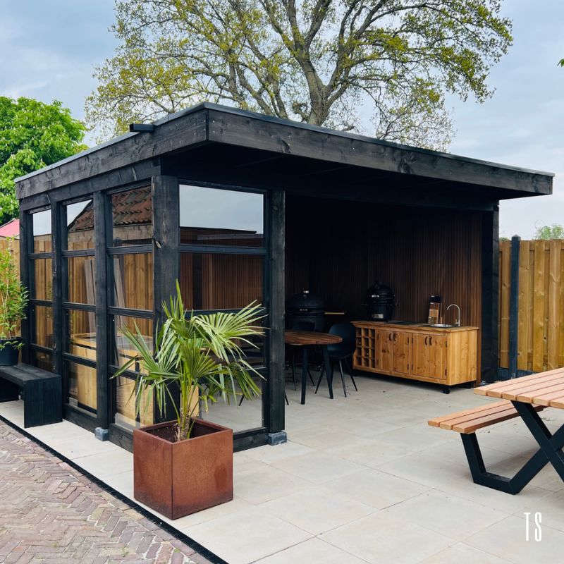 Showtuin Heerle (Roosendaal): De Tuinhoutspecialist - Barts Interieur en Buitenleven 6 zwarte overkapping in heerle (roosendaal)